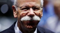 Daimler CEO`su emekli oldu, hisseler düştü Daimler CEO`su emekli oldu, hisseler düştü