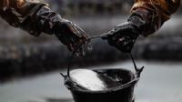 Petrol 45 dolar düzeyinde tutunmaya çalışıyor Petrol 45 dolar düzeyinde tutunmaya çalışıyor